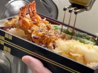 米粉の天丼　さんかつ